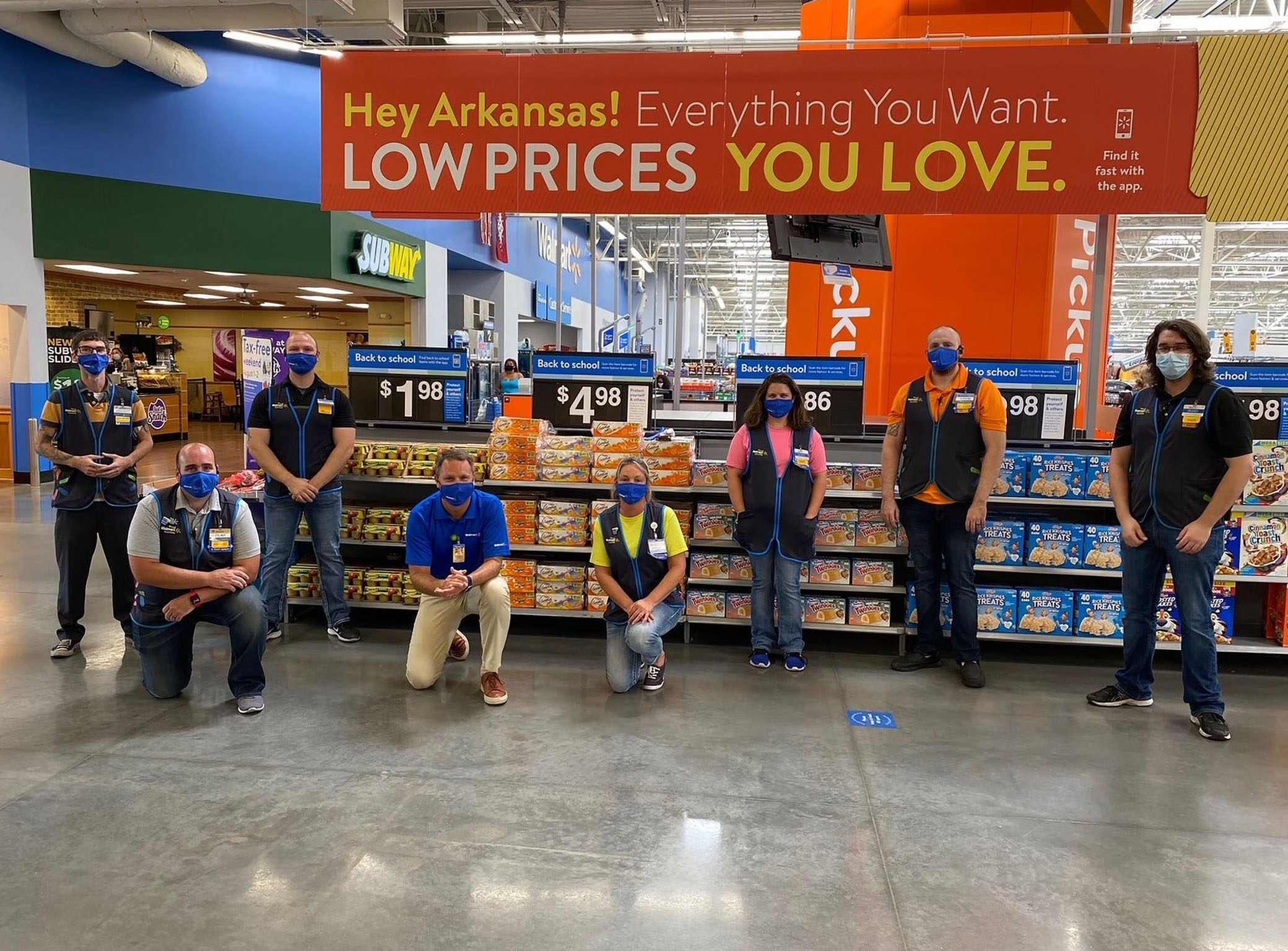 Associates at Store 18 pose with Doug McMillon while social distancing and wearing masks during the pandemic.